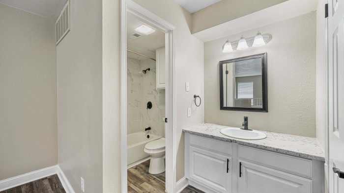 Apartment Bathroom at The Pinnacle Apartments