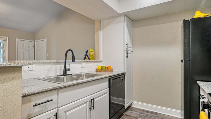 Apartment Bathroom at The Pinnacle Apartments